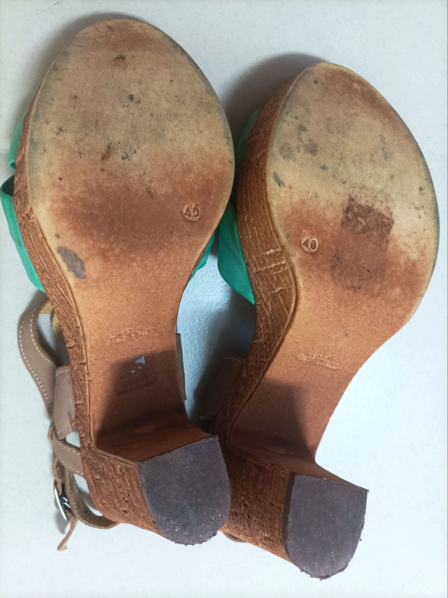 Sandálias em pele genuína marca Drakart (Tam. 40)