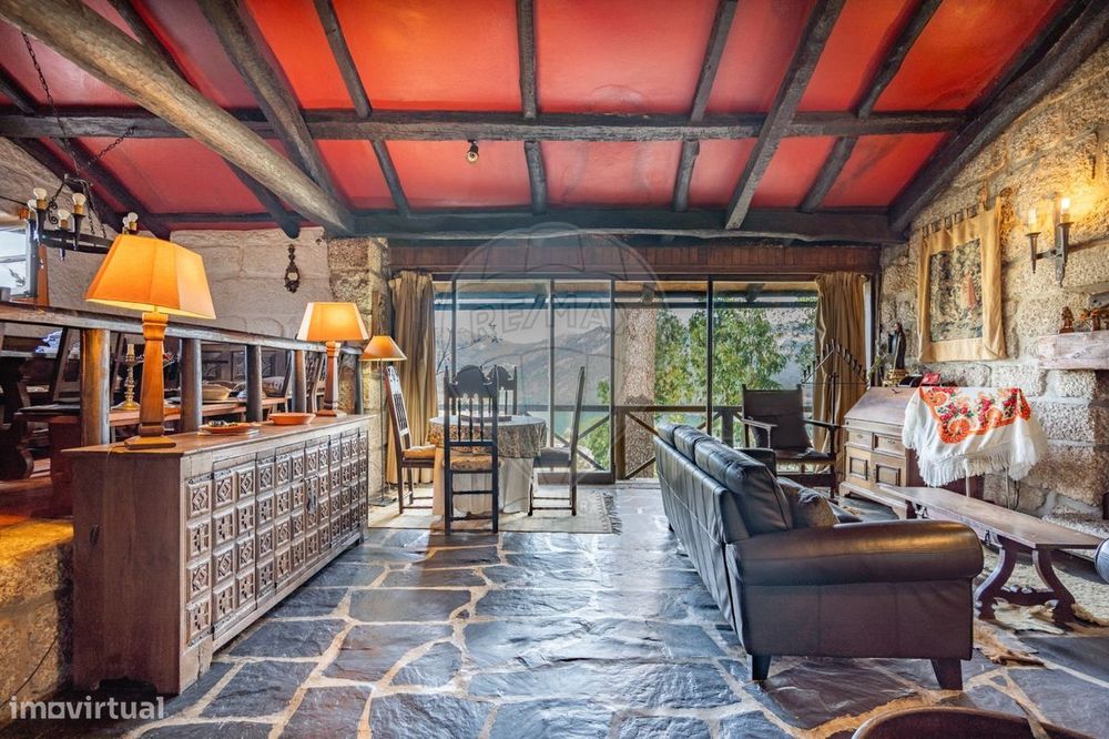 Moradia T4 para venda