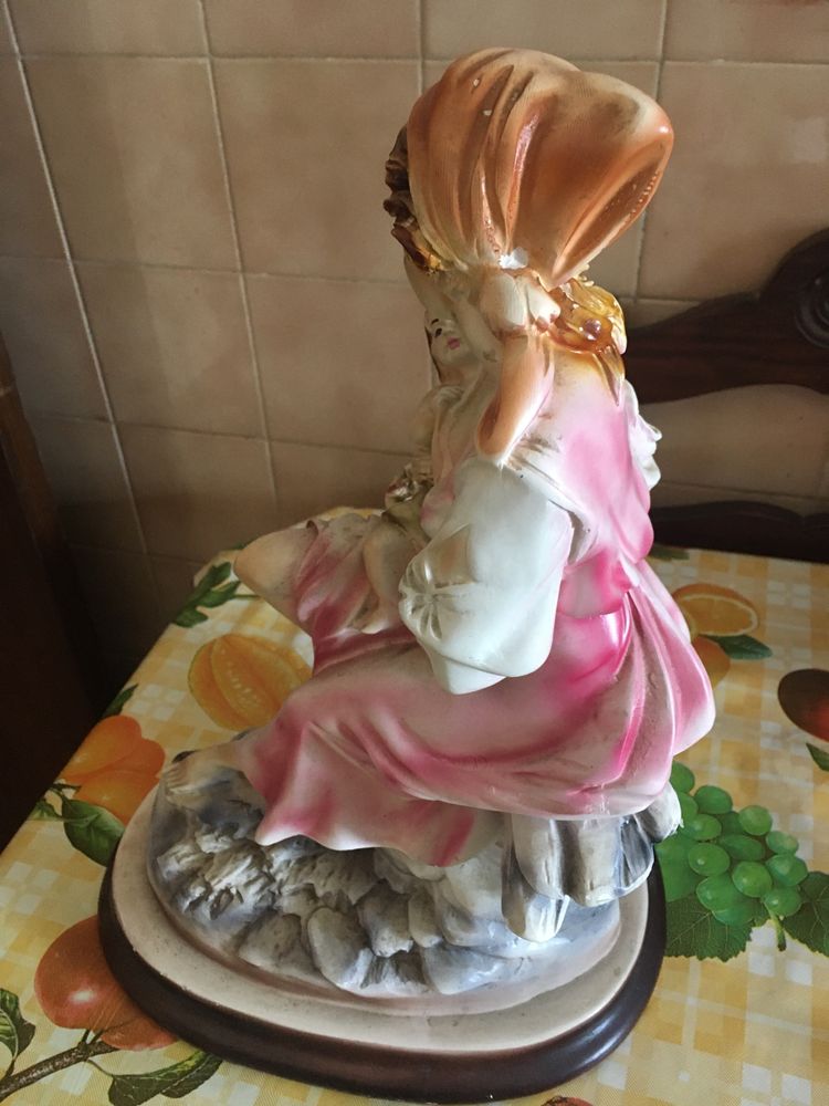 Estatueta/Mãe com bebé ao colo