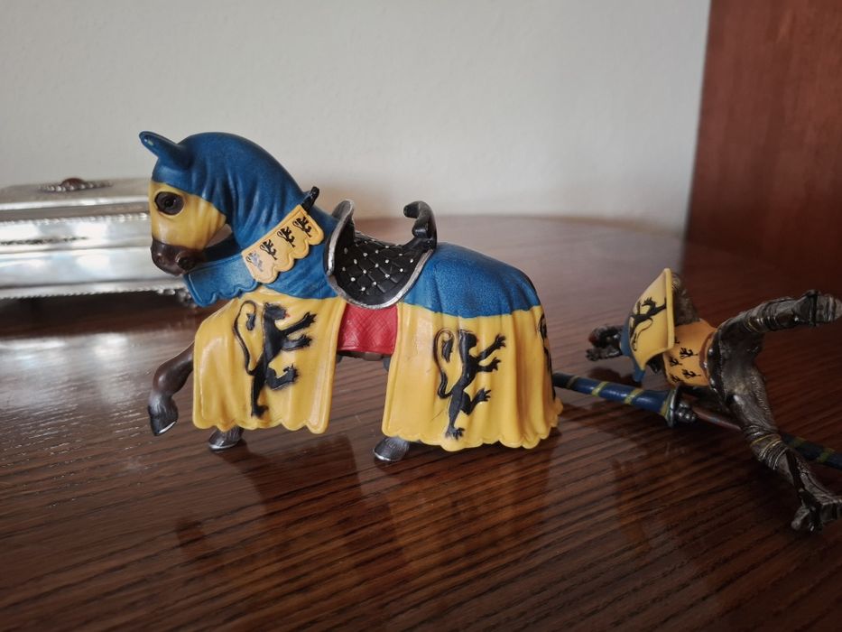 Rycerz na koniu schleich