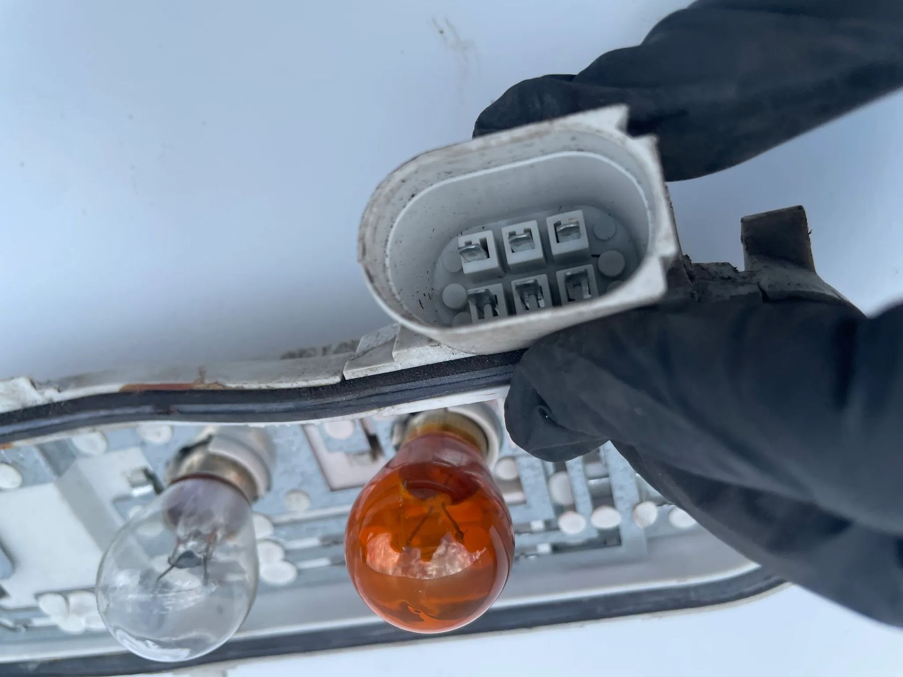 WKŁAD LAMPY PRAWY TYŁ AUDI A4 B6 KOMBI 8E9945258