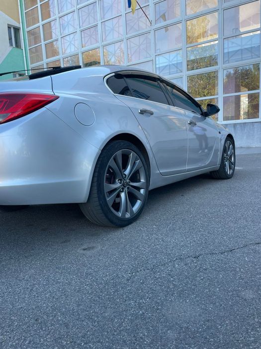 Автомобіль Opel Insignia