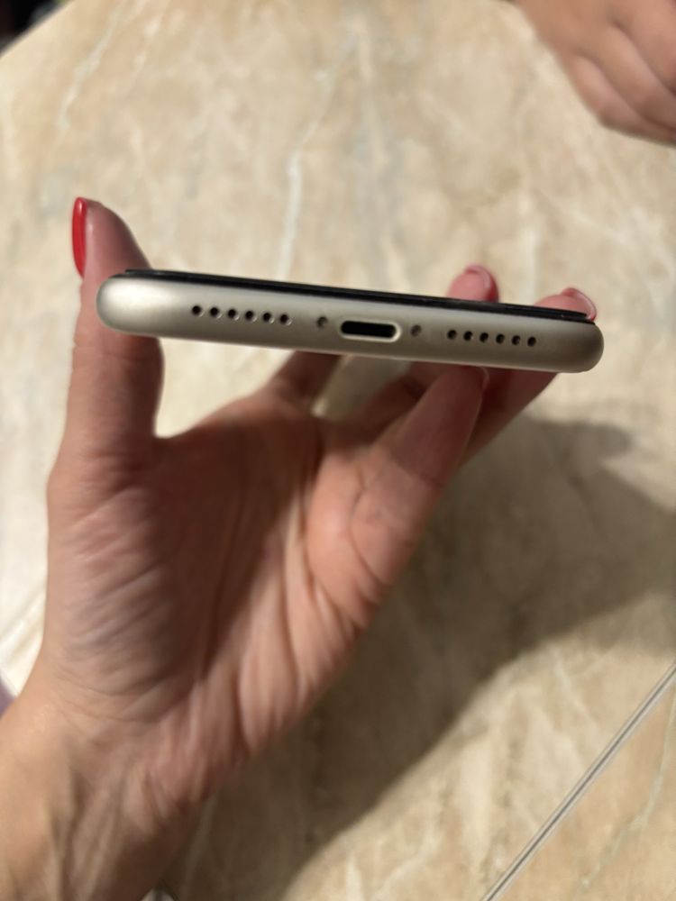 IPhone 11 / айфон 11 + нове захисне скло у поларунок