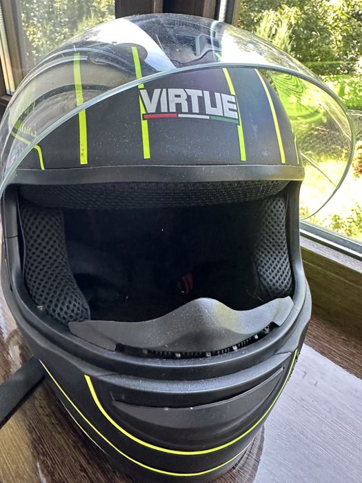 Продам мотошлем.