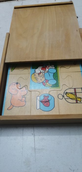 Três Puzzle infantil. Temas sobre animais e escola.