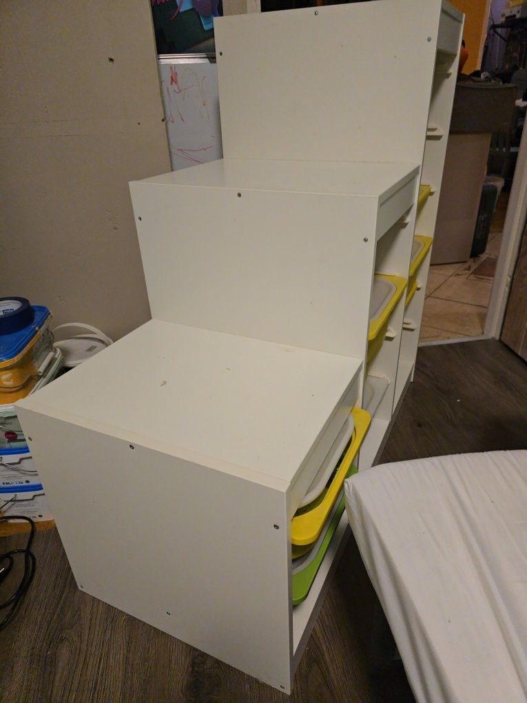 Regał IKEA trophast z pojemnikami