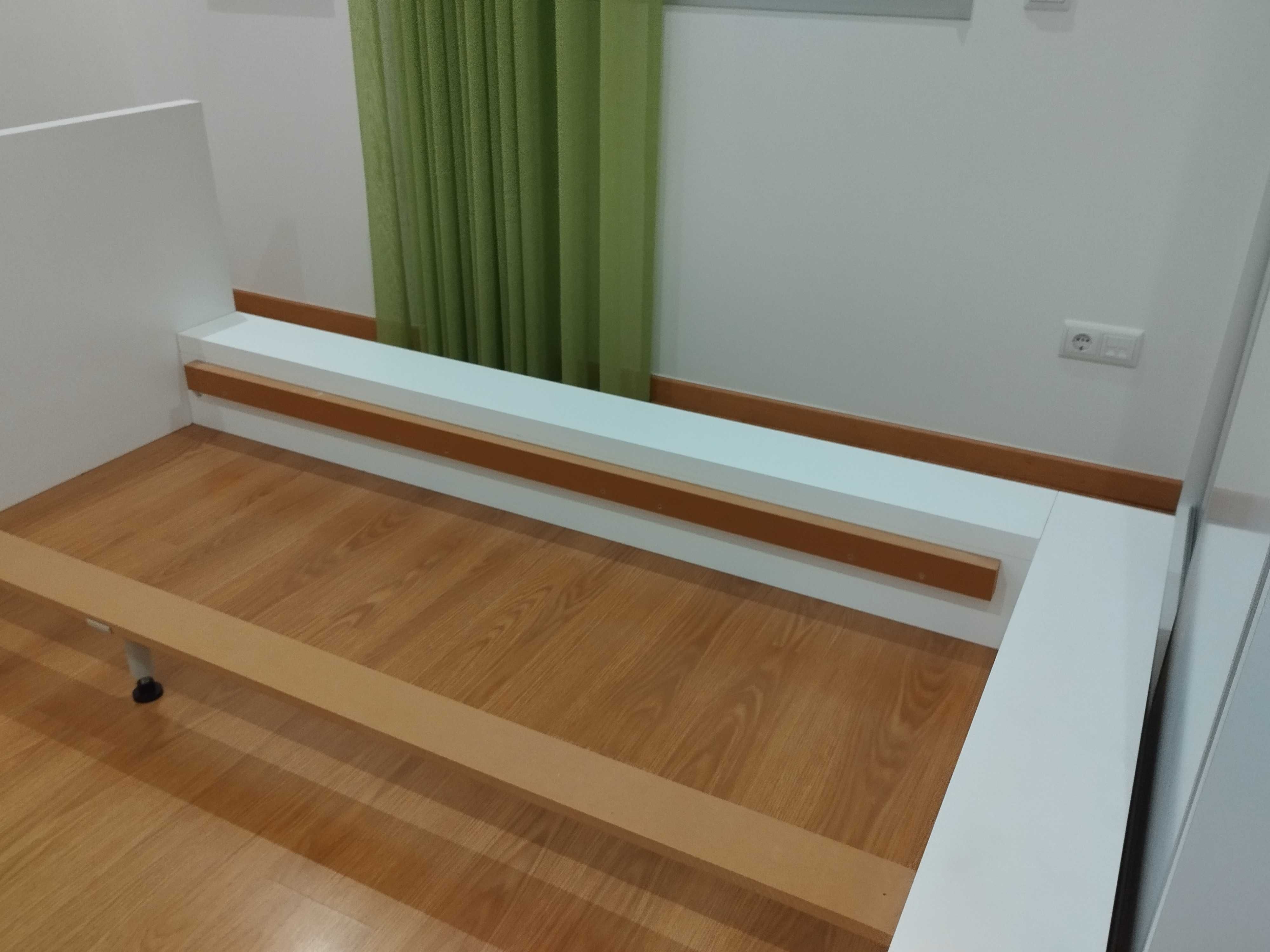 Cama casal  branca