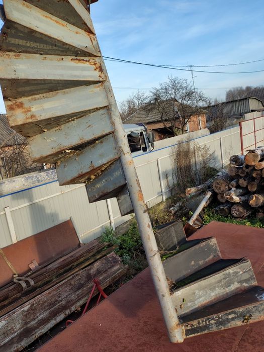 Металеві сходи гвинтові