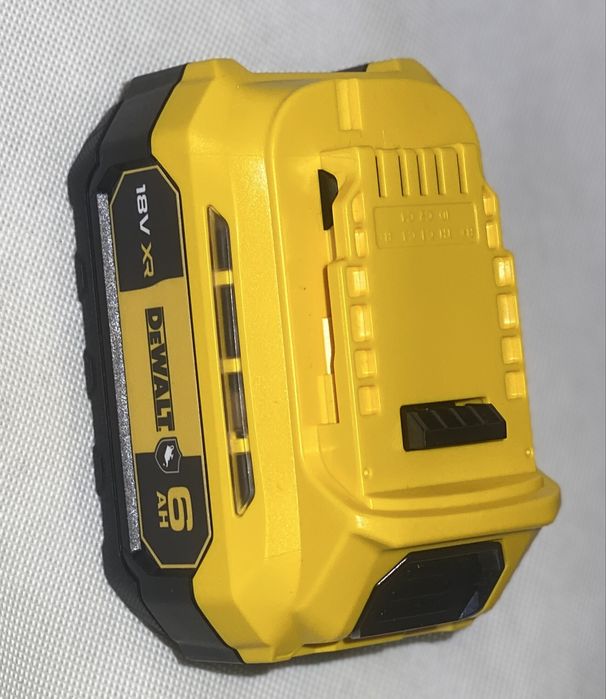 Акумулятор /Батерея Dewalt 6ah /XR -Посилений корпус низ прорезинений