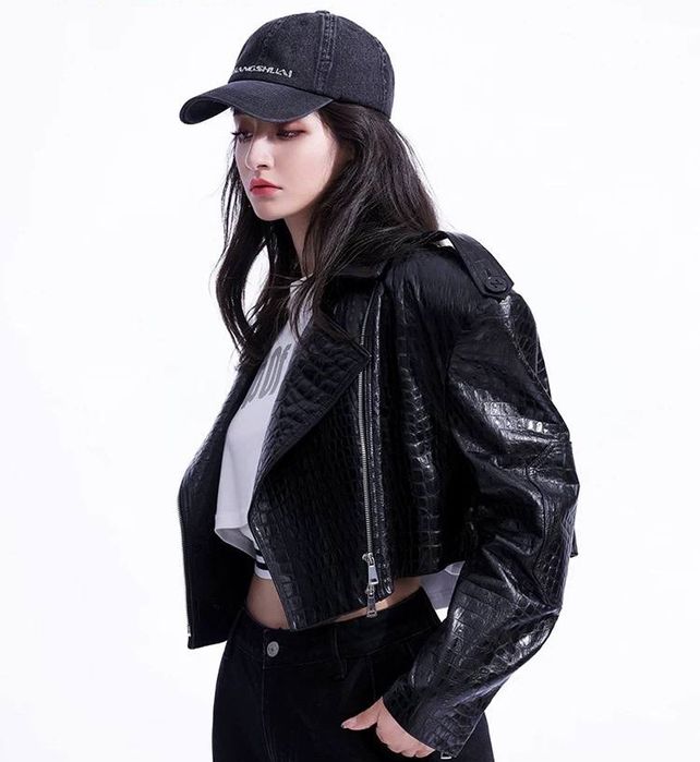 Натуральная косуха кожаная куртка укороченая змеиная кожа черная питон