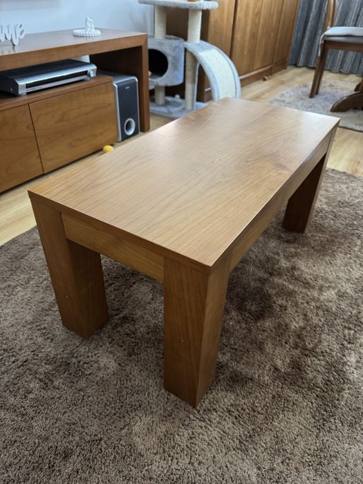 Mesa de centro em madeira maciça