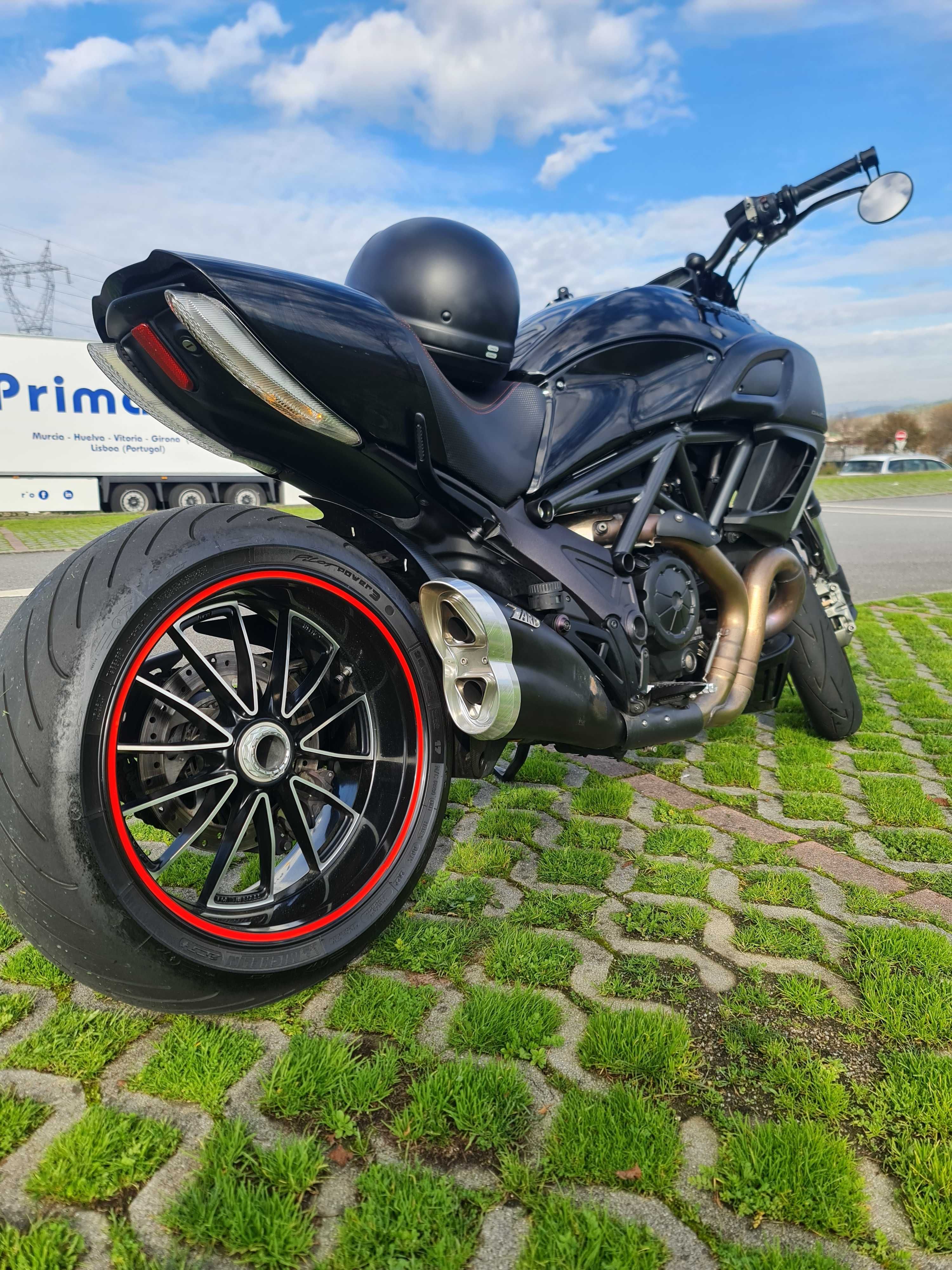 Ducati Diavel 1200 versão AMG