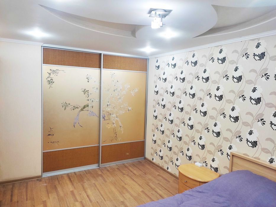 Сдам посуточно 2-ю  квартиру, есть всё. Центр, парк, рынок.