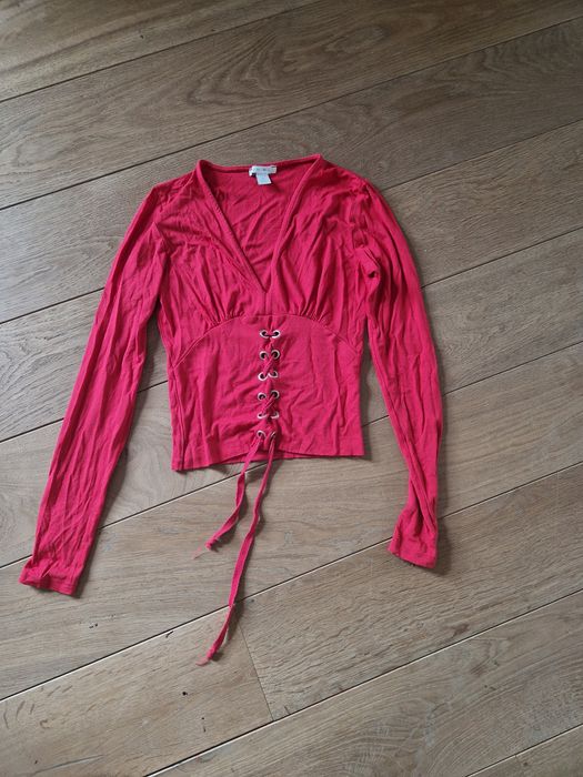 Crop top z długim rękawem czerwony sznurowany dekolt Serek głęboki