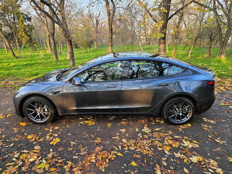 Продам Tesla Model 3  2023р. у відмінному стані