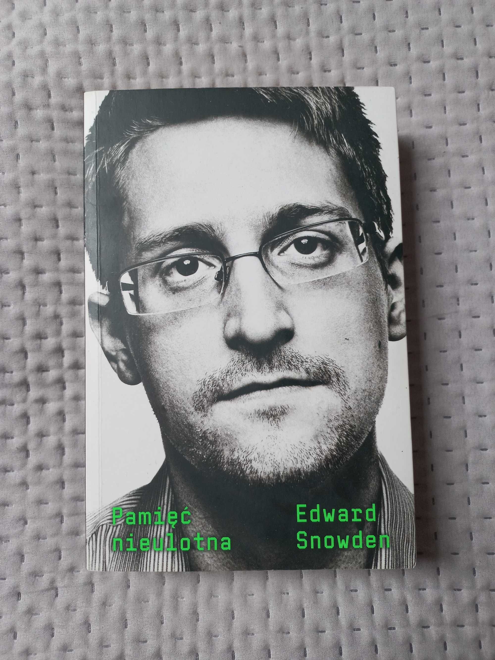 Książka "Pamięć nieulotna" Edward Snowden