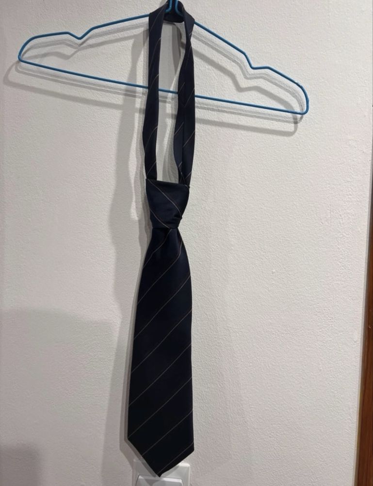 Elegancki krawat w paski  Debenhams