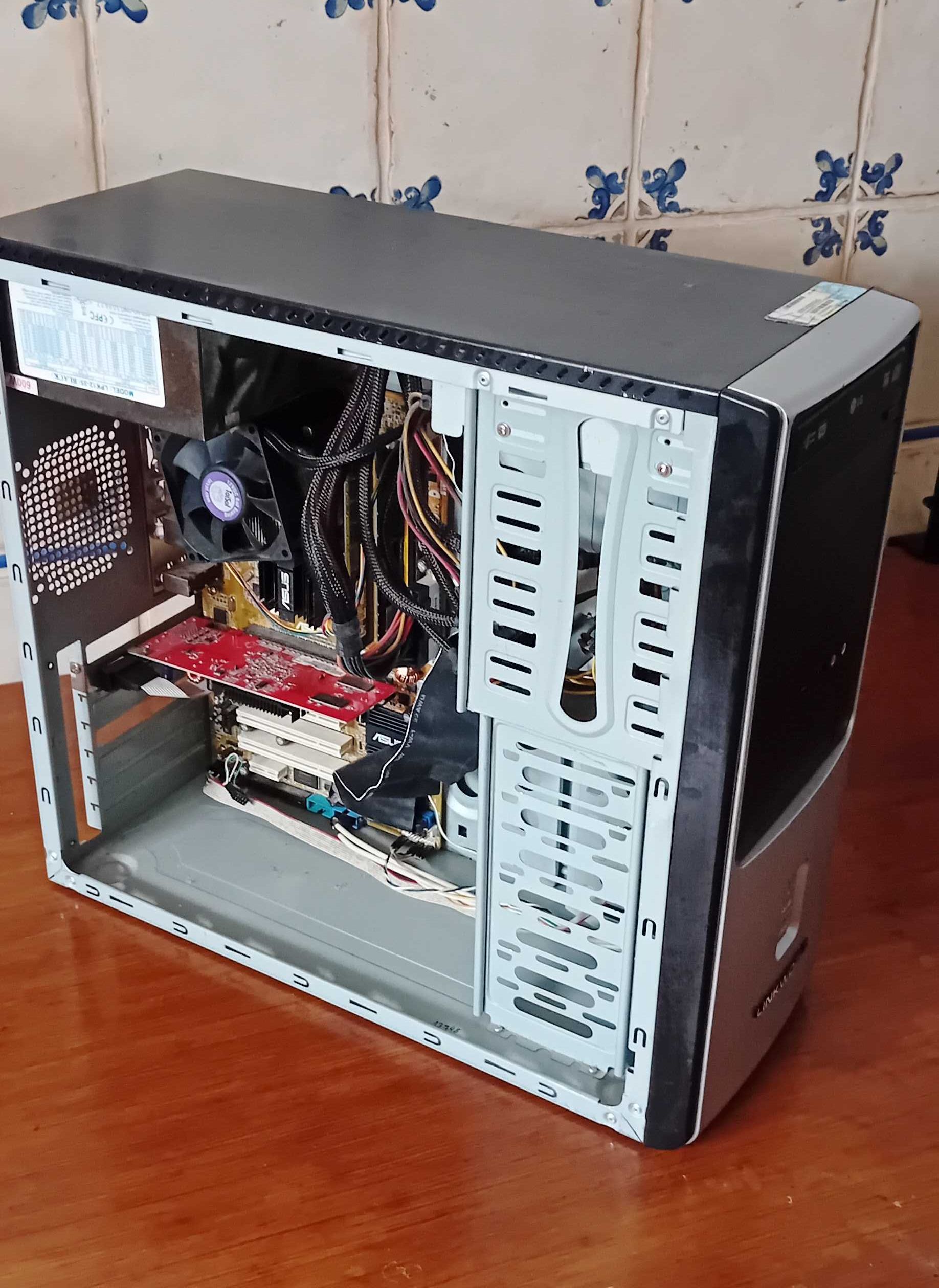 Computador secretaria avariado