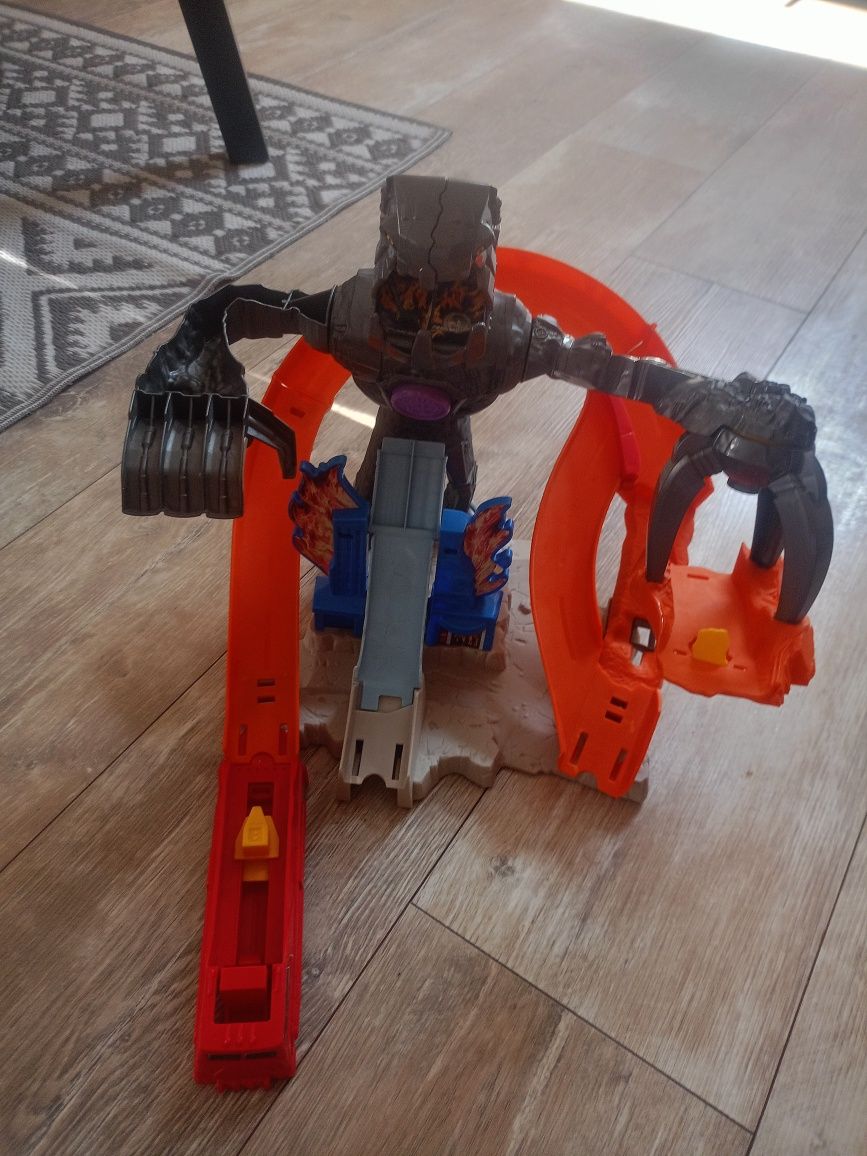 Tor Hot wheels potwór
