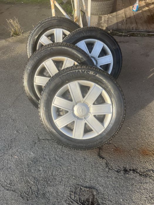 Комплект: зимові шини Lassa 185/65 R15 + диски + ковпаки