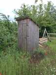 WC drewniane w dobrym stanie