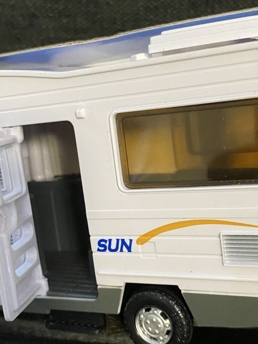 Игрушечный дом на колесах Teamsters Motorhome 1*48