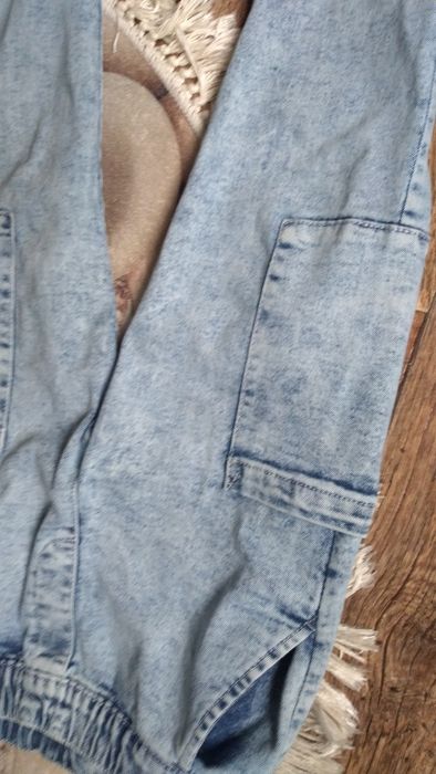 Nowe miękkie i elastyczne jeansy na gumkę chłopięce 122