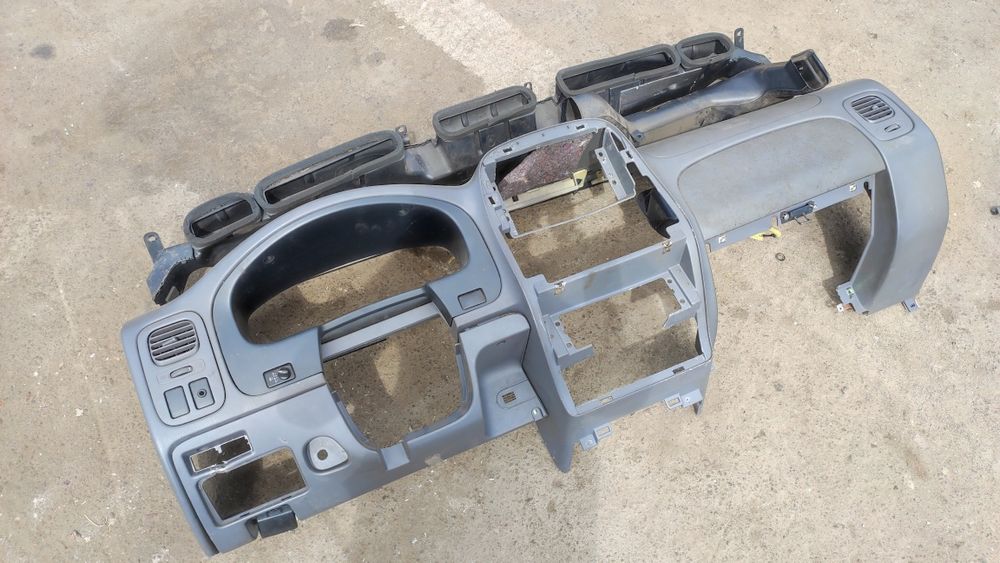 Торпедо Консоль Панель Nissan Navara D22