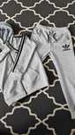 Dres szary dziecięcy Adidas.