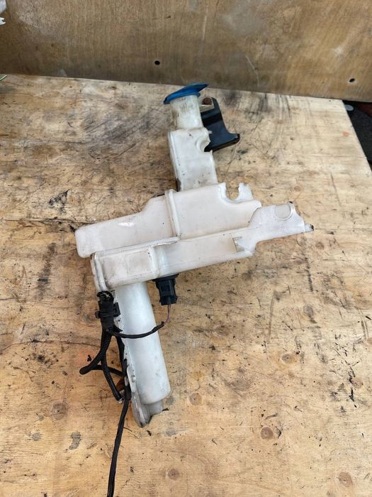 Бачок омивача VW Passat B6 B7 Golf 5-6 Jetta 5 Touran Skoda Superb3