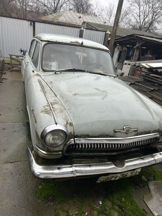 Газ 21 дві штуки. Заз 966.