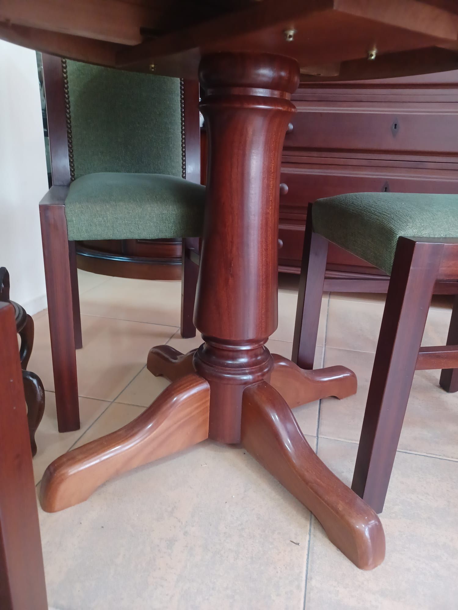 Mesa com 3 cadeiras