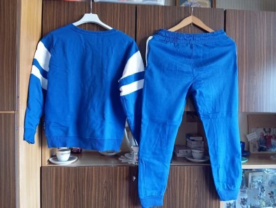 Sprzedam granatowy dres dla dziewczynki