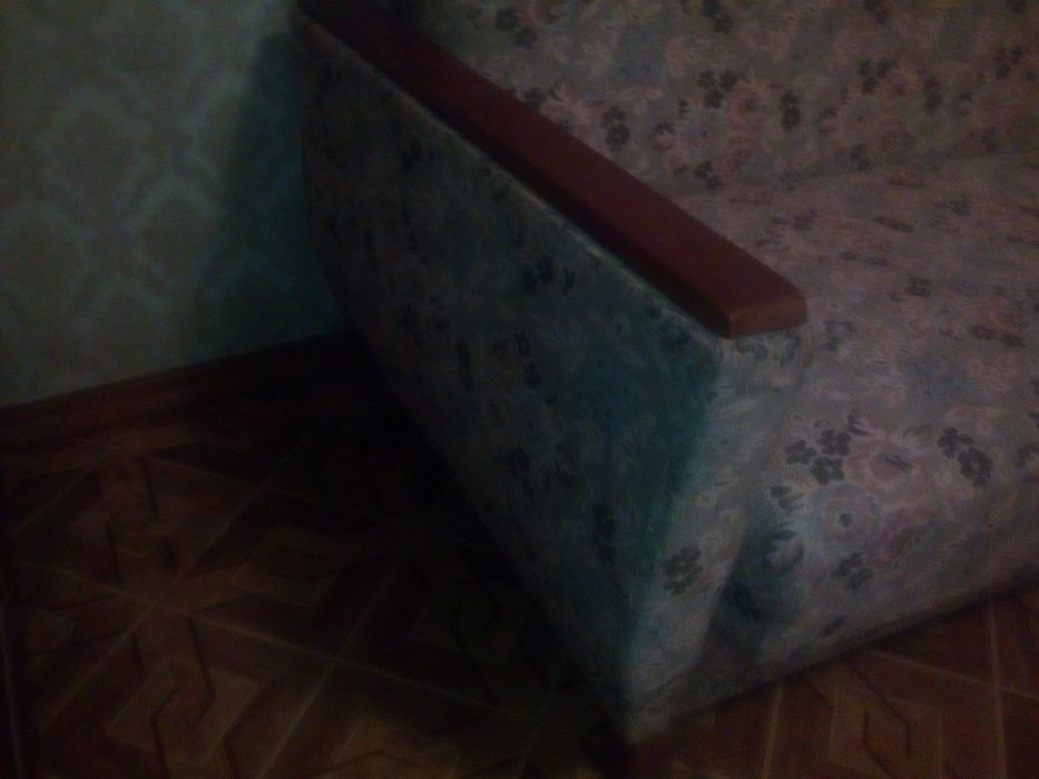 Диван книжка в хорошем состоянии