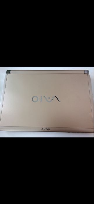 Ноутбук Sony 14 золотого цвета