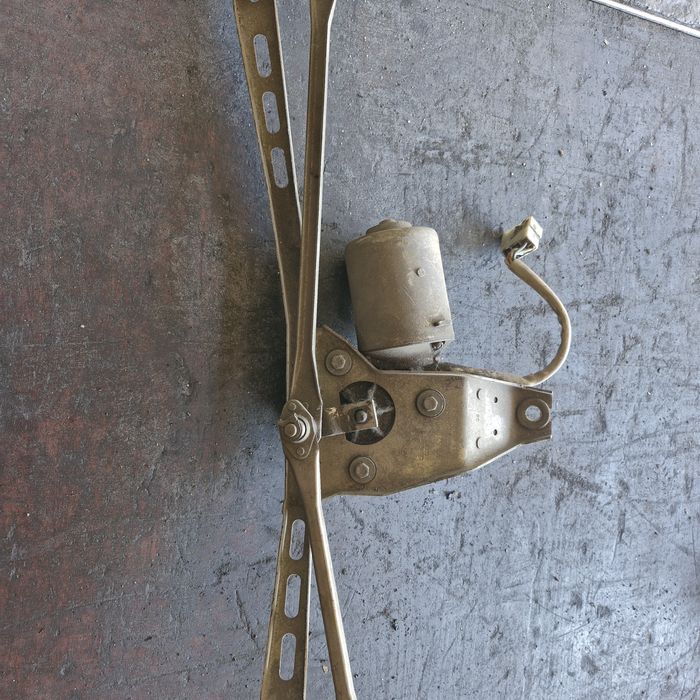 Продается механизм передних дворников Ваз 08-015.