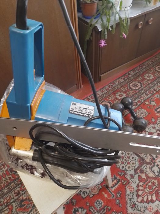 Продам новую электропилу цепную