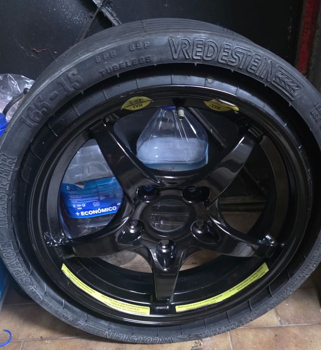 Pneu suplente Mercedes