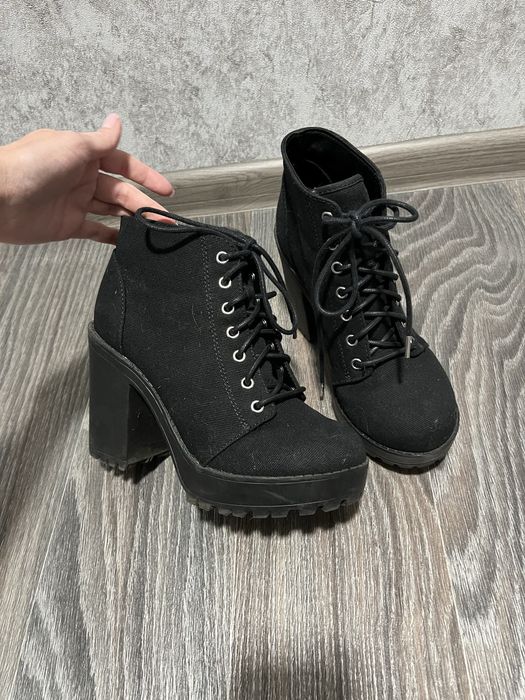 Ботильйони на підборах