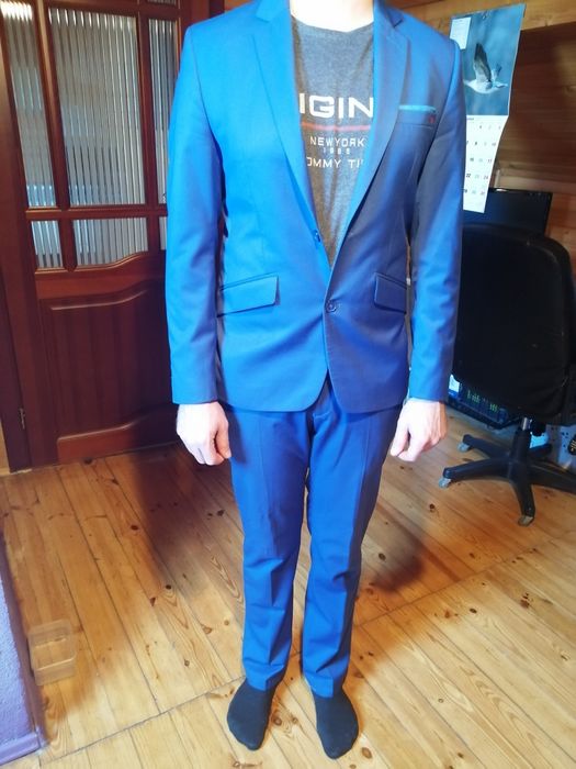 Garnitur męski firmy Aljeka