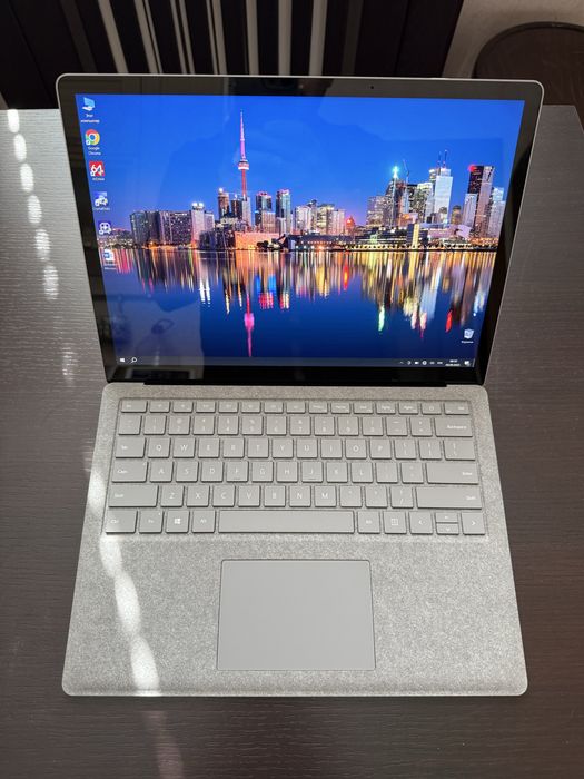 Microsoft Surgace Laptop 2 13.5“/ i5-8350/ 8GB/ 256GB SSD/ Стан нового