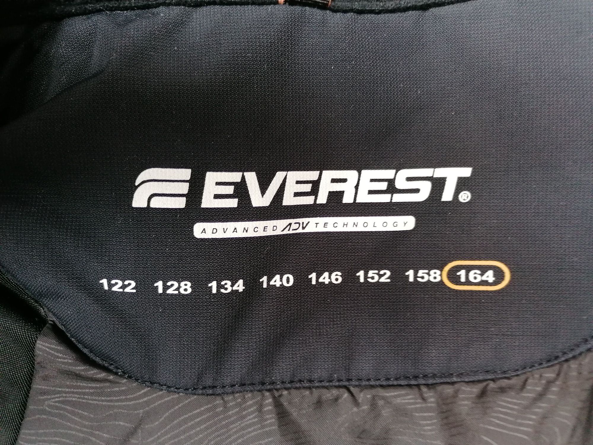 Czarna kurtka Everest 164