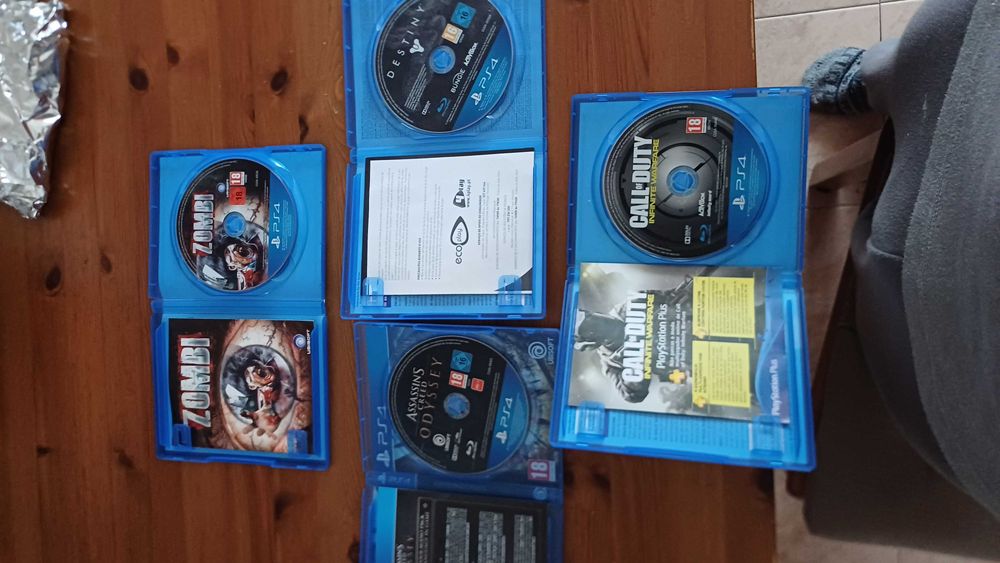 Playstation 4 fat 1tb + 4 jogos