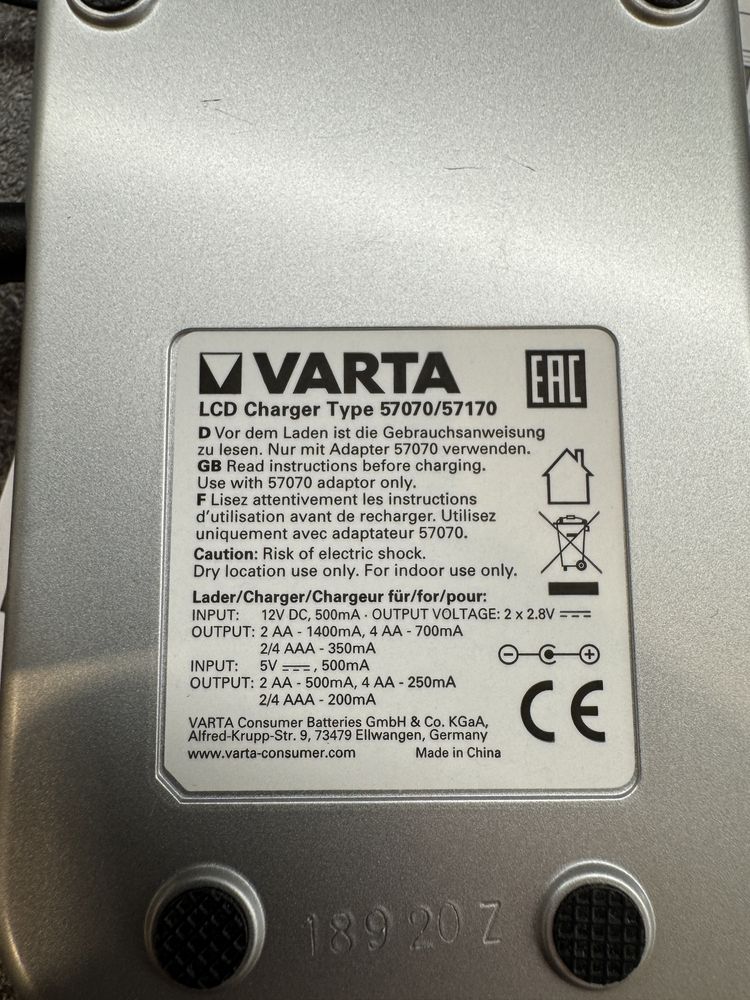 Ladowarka Varta do akkumulatorkow AA/AAA