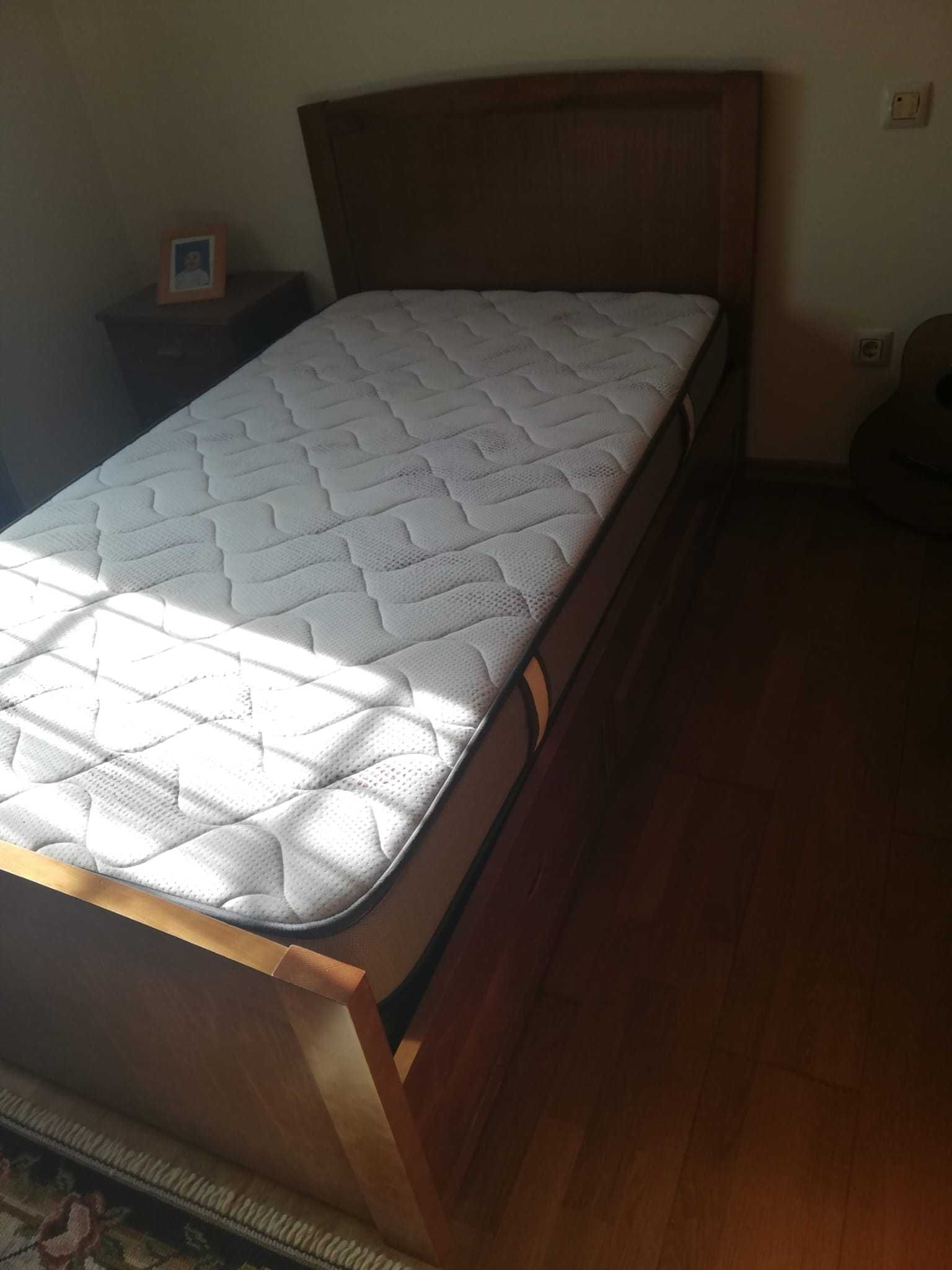 Cama com arrumação + colchão