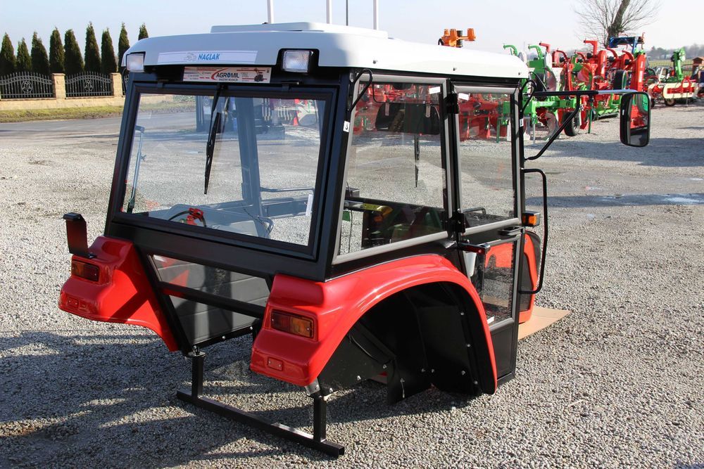 Kabina C330 maska C- 330 Naglak zestaw czerwona kabiny maska