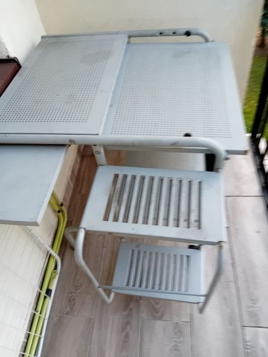 Stolik metalowy dla osoby niepełnosprawnej