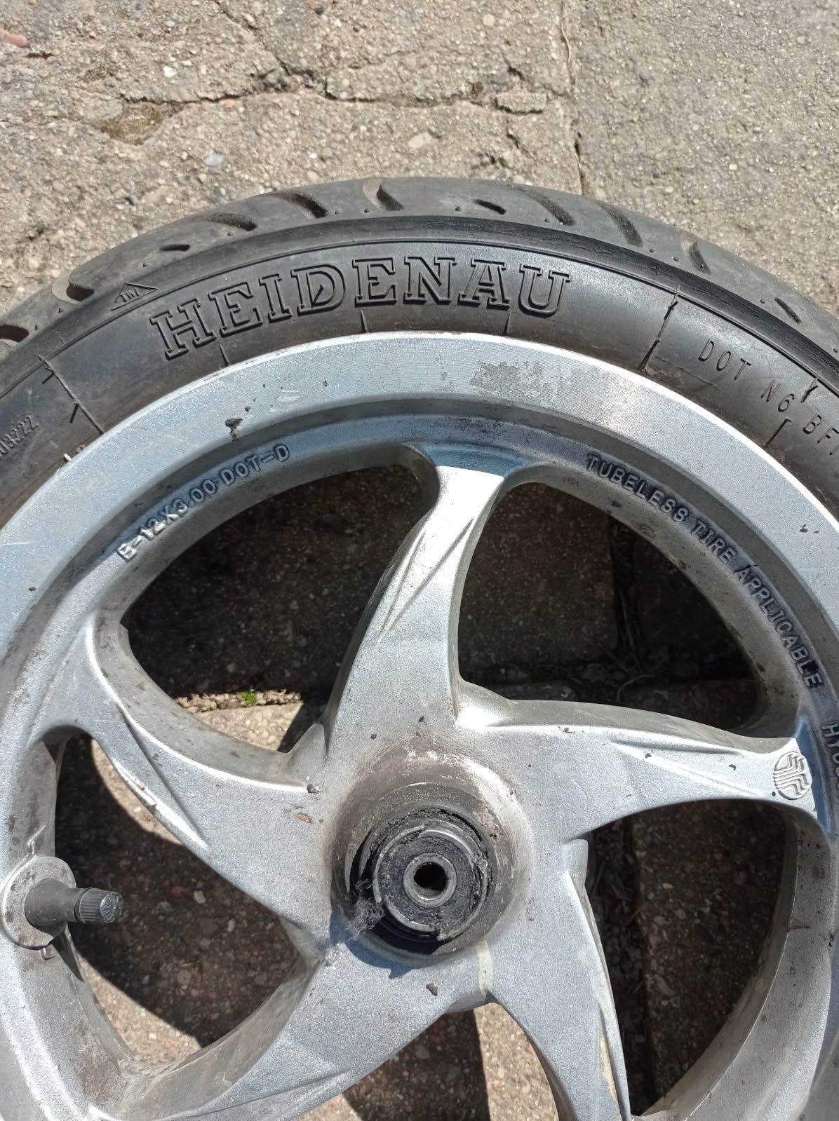 Opona do skutera motoru