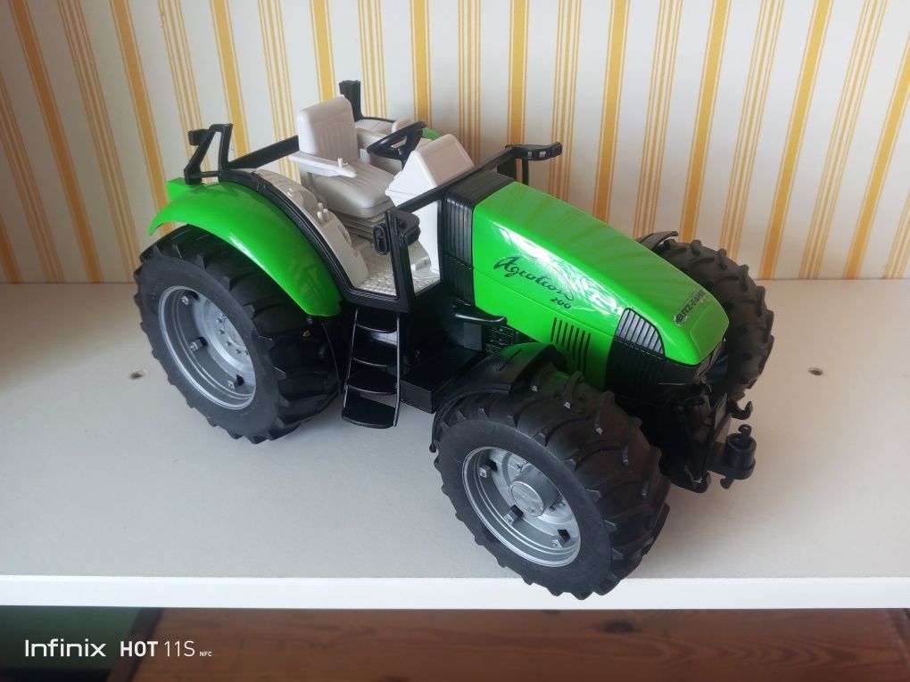 Traktor ciągnik BRUDER Deutz Agrotron 200