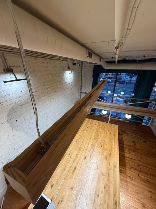 Світильник з дерева та металевого кріплення